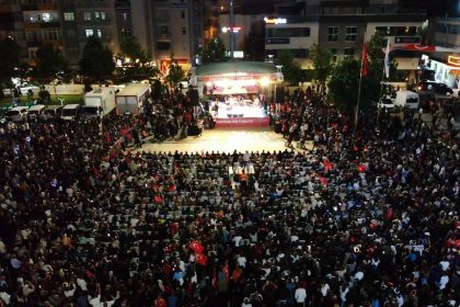 corumda-binlerce-kisi-15-temmuz-sehitlerini-andi-ahmet-safak-turkuleriyle-duygulandirdi