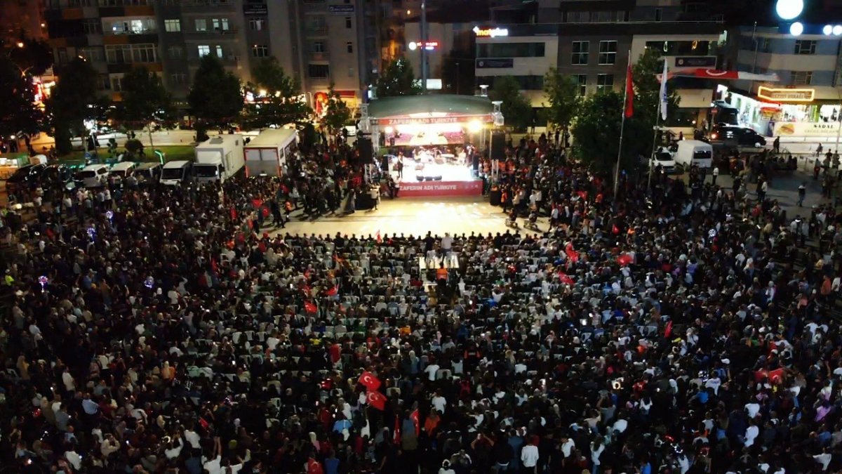 corumda-binlerce-kisi-15-temmuz-sehitlerini-andi-ahmet-safak-turkuleriyle-duygulandirdi