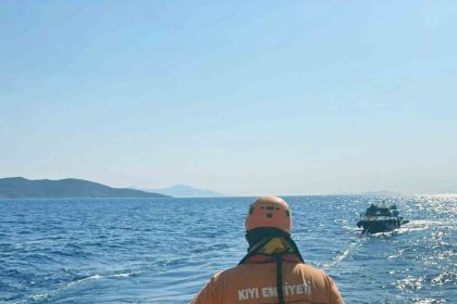 datca-aciklarinda-suruklenen-tekne-kurtarildi