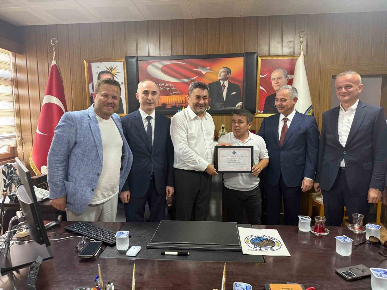 dunya-rekortmeni-halil-mutluya-cankirida-fahri-hemsehrilik-berati