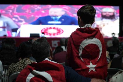 ihanetin-karsisinda-milletin-zaferi-9-yilinda-ayni-ruhla-yeniden-meydanlar-doldu