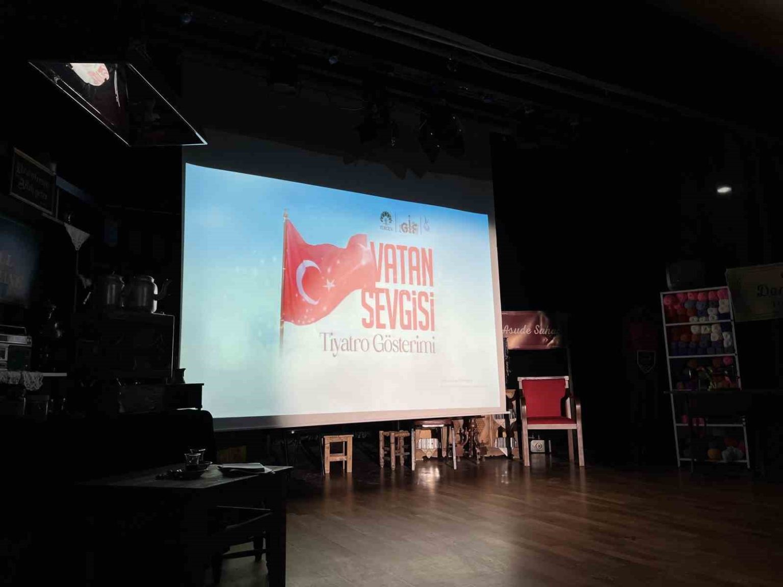 istanbulda-turgevin-vatan-sevgisi-tiyatro-oyunu-izleyiciyle-bulustu