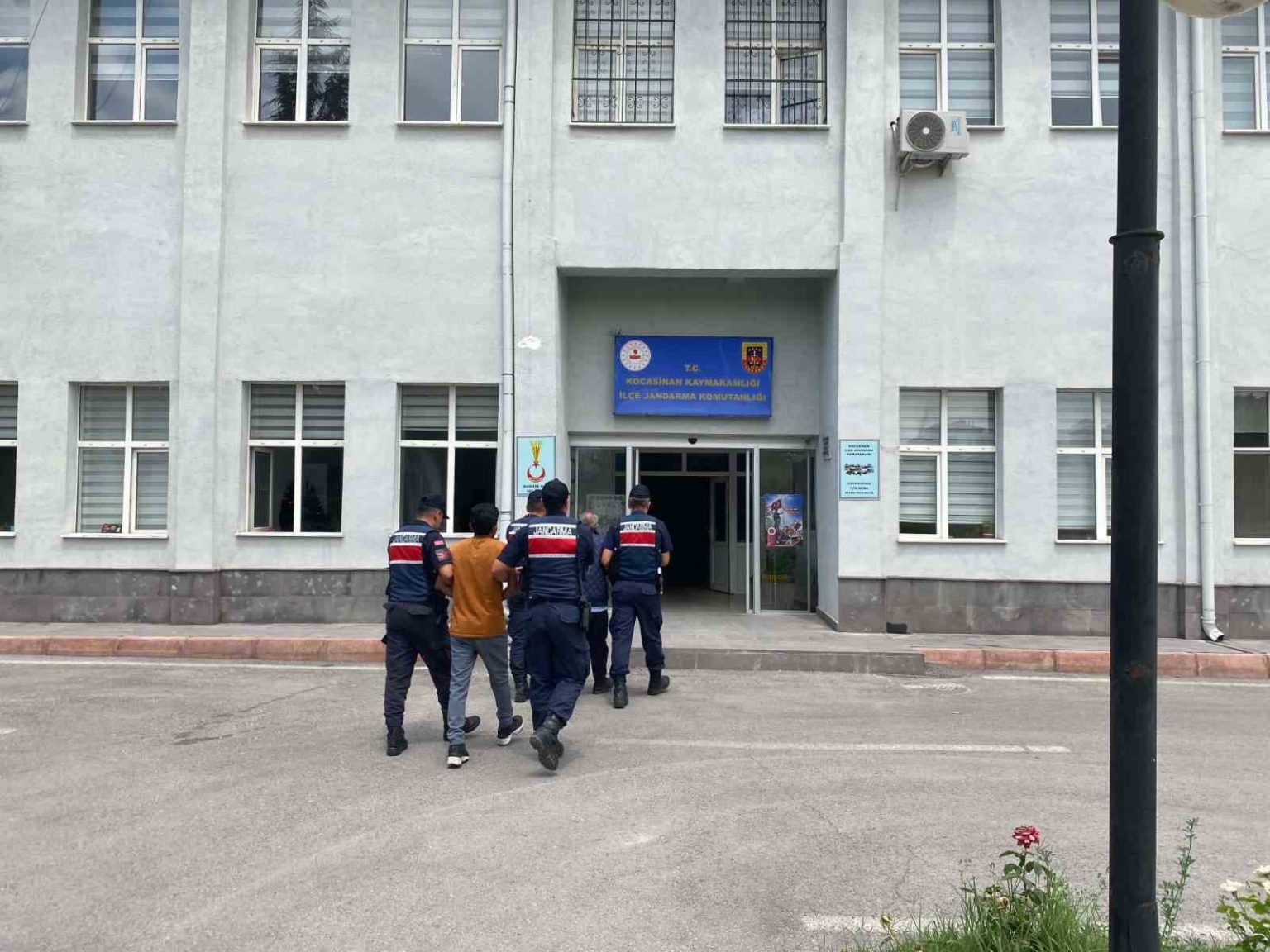 kayseride-deas-uyesi-2-sahis-yakalandi