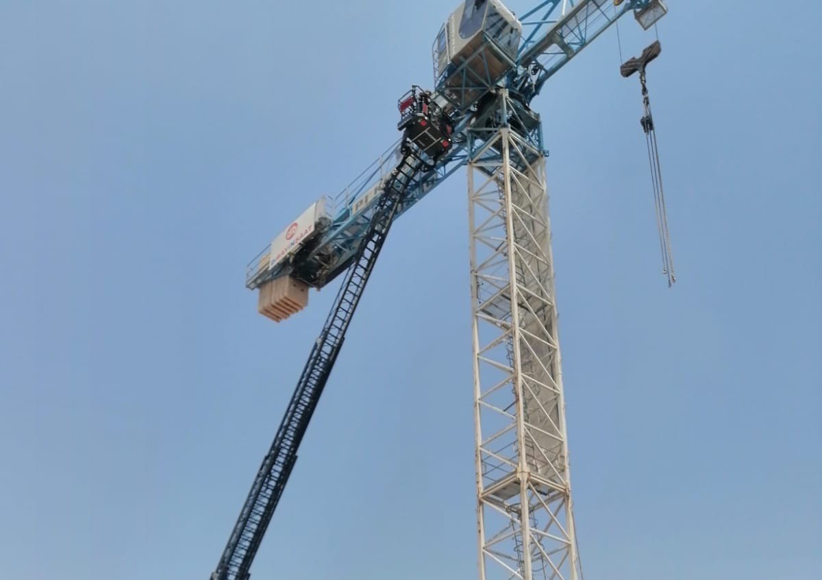 kule-vincte-fenalasan-operatoru-itfaiye-kurtardi