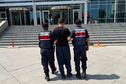 mersinde-kasten-orman-yangini-cikaran-supheli-jandarma-ekiplerince-yakalandi