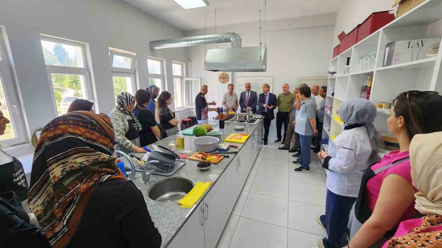 milli-egitim-muduru-mustafa-yilmazdan-tavsanli-halk-egitim-merkezine-ziyaret