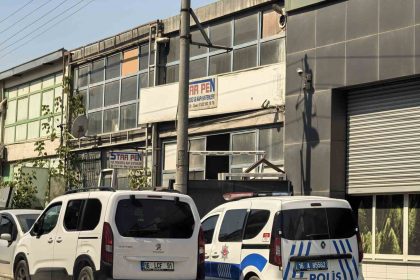 pencereyi-begenmeyen-musteri-is-yerini-kursunladi