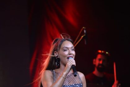 sanatci-onurluer-bodrumda-muzikseverlere-unutulmaz-bir-gece-yasatti