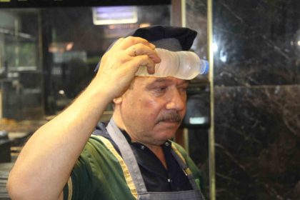 sicak-hava-en-cok-ocak-basinda-calisan-ustalari-zorluyor