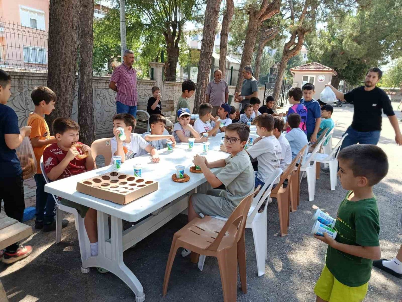 simavda-yaz-kuran-kursu-ogrencileri-yapilan-ikramlarla-odullendiriliyor