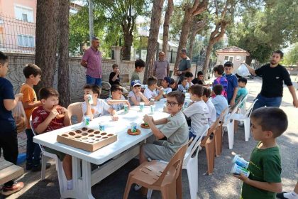 simavda-yaz-kuran-kursu-ogrencileri-yapilan-ikramlarla-odullendiriliyor
