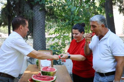 sosyal-medyadaki-karpuz-tartismalarina-adanadan-cevap