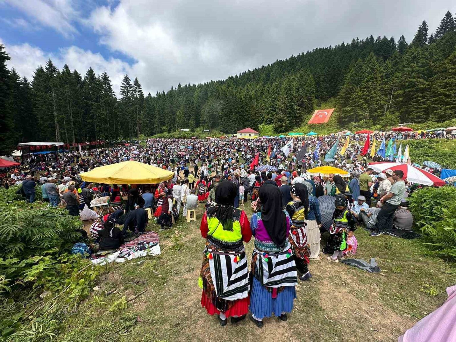 26-gollualan-yayla-senligi-yogun-katilimla-yapildi