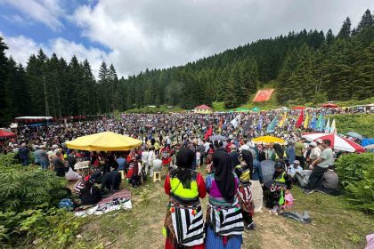 26-gollualan-yayla-senligi-yogun-katilimla-yapildi