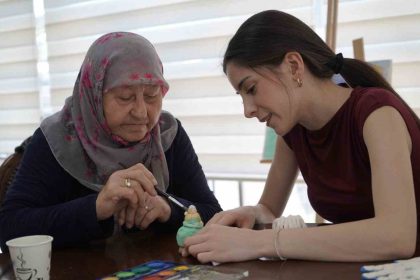 alzheimer-ve-demans-hastalari-etkinliklerle-hayata-tutunuyor