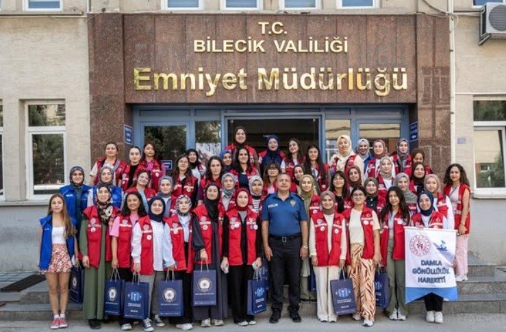 bilecike-gelen-gonulle-gencler-il-emniyet-muduru-yilmazi-ziyaret-etti