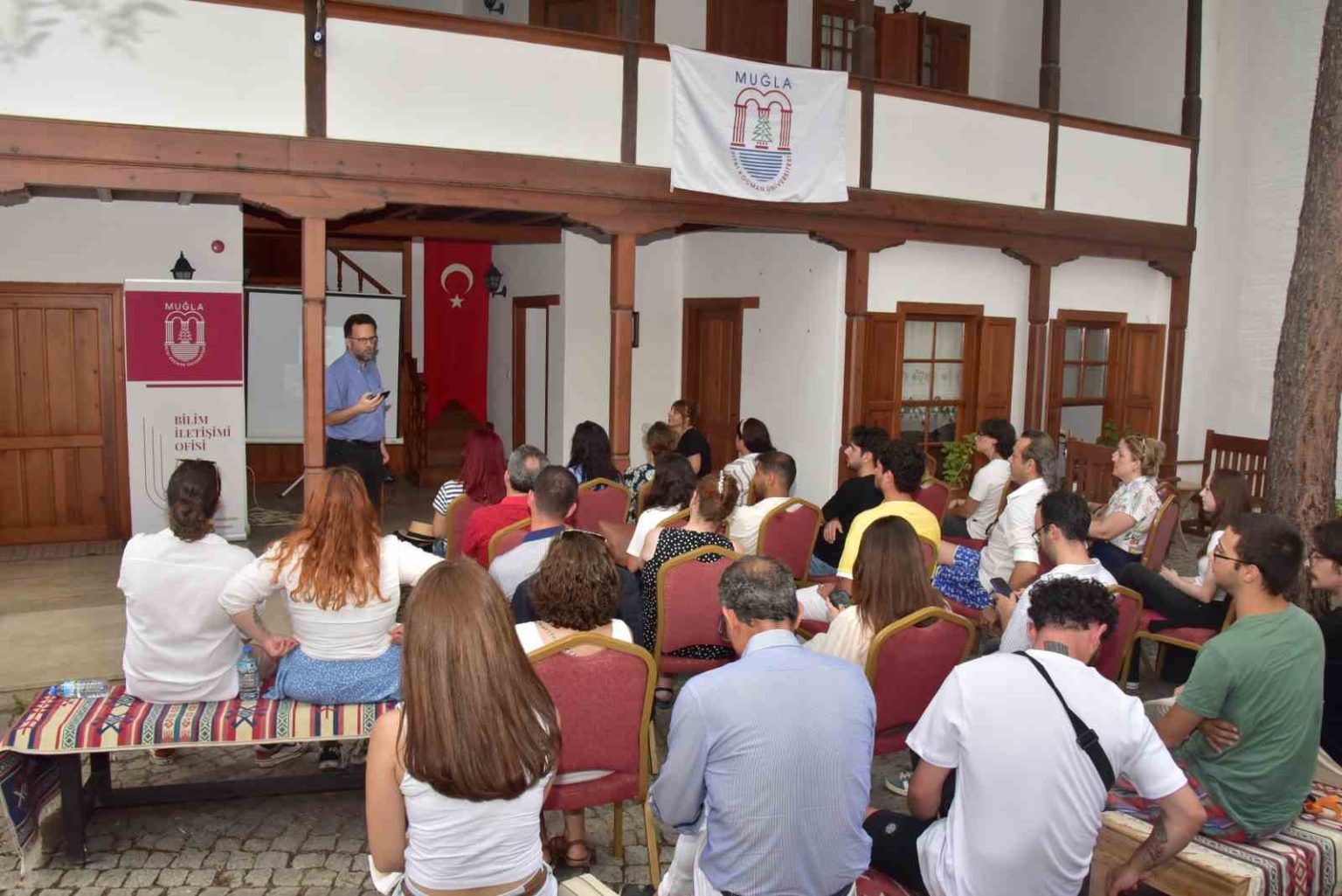 bilim-kafede-kadikalesinden-bizansa-yolculuk-konusuldu