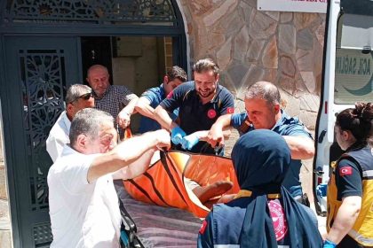 camide-sizan-adami-cemaat-uyandiramadi-ambulansla-hastaneye-kaldirildi