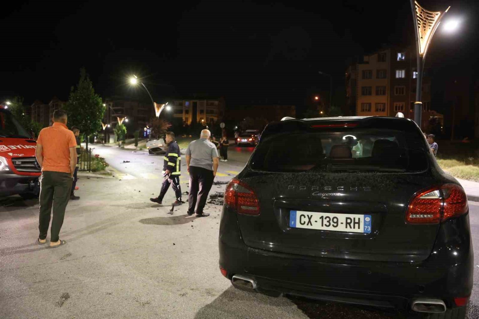 carpisan-iki-porsche-otomobilden-birisi-takla-atti-2-yarali