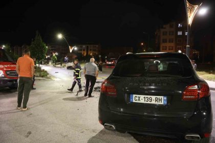carpisan-iki-porsche-otomobilden-birisi-takla-atti-2-yarali