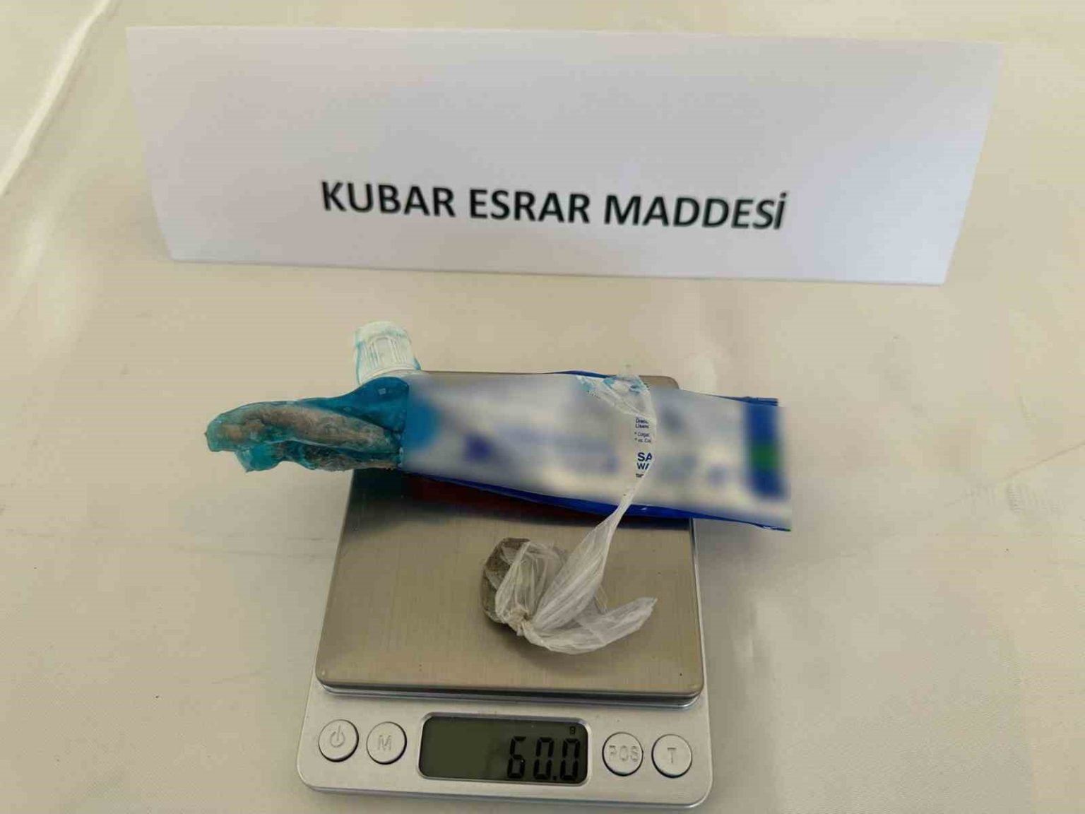 elazigda-dis-macunu-tupunden-esrar-cikti