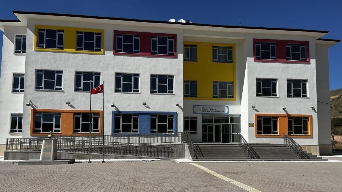 erdem-beyazit-imam-hatip-ortaokulunda-12-ogrenci-hafizlik-egitimini-tamamladi