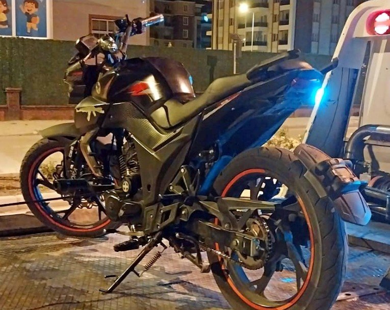 gece-saatlerinde-cevreyi-rahatsiz-eden-motosiklet-trafikten-men-edildi