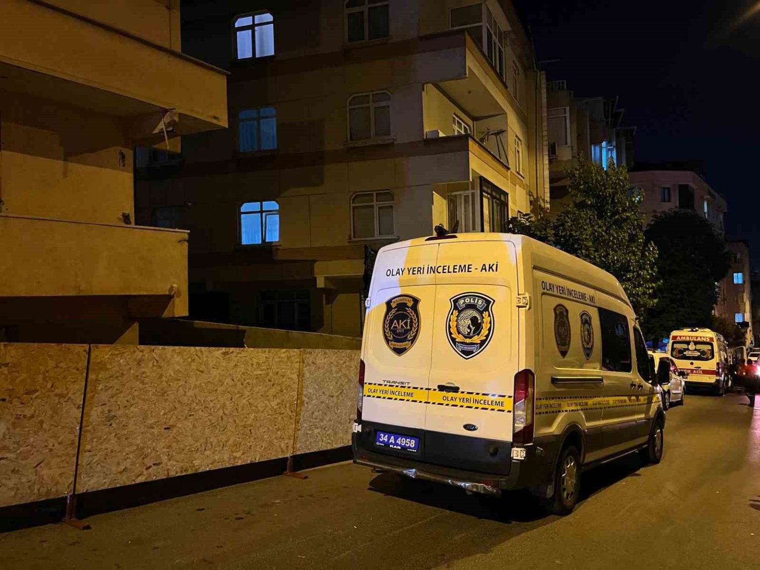 kucukcekmecede-bir-genc-evinde-olu-bulundu