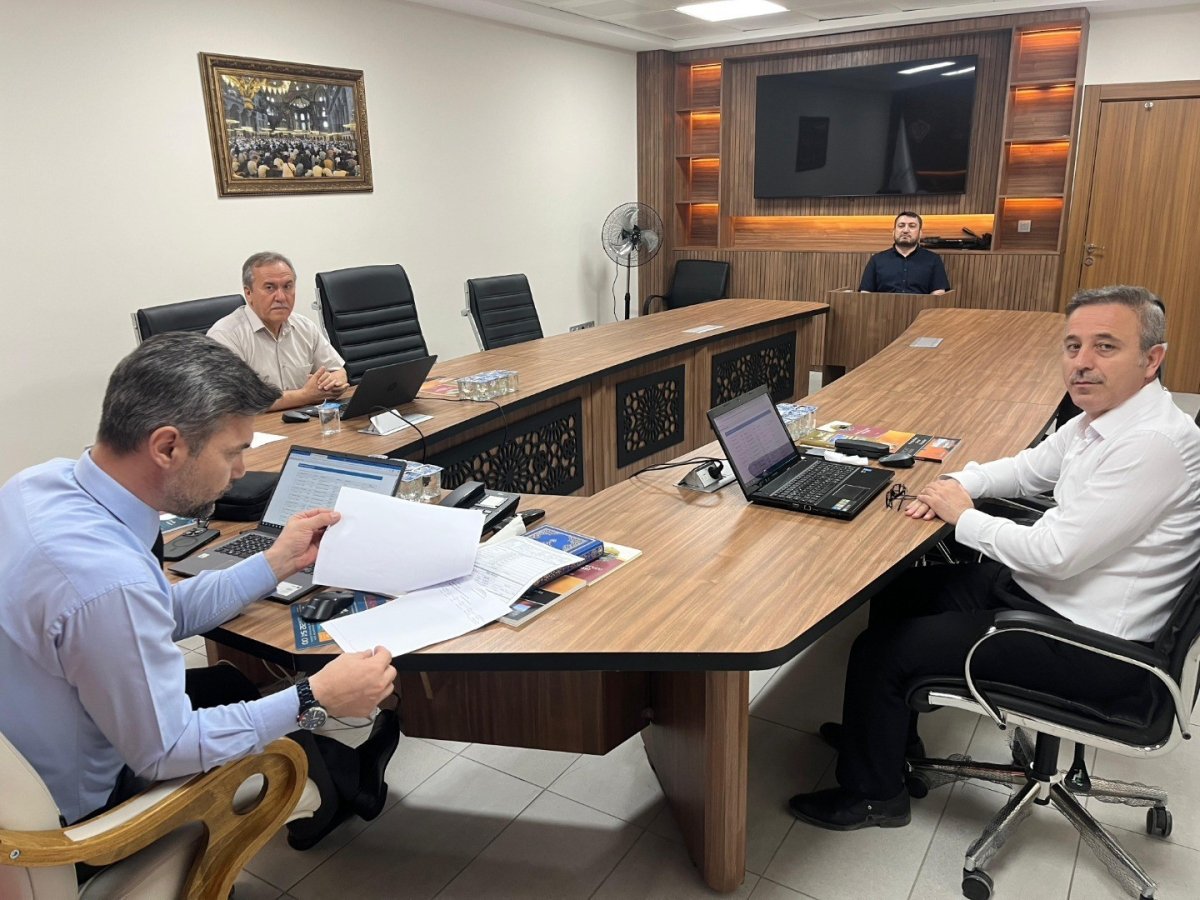kutahyada-2025-2026-yili-umre-organizasyonu-gorevli-mulakati-gerceklestirildi