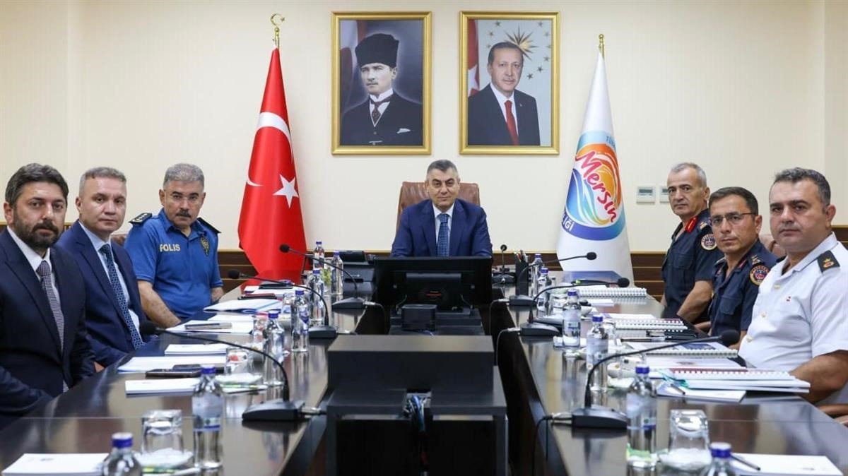 mersinde-asayis-degerlendirme-toplantisi-vali-toros-baskanliginda-yapildi