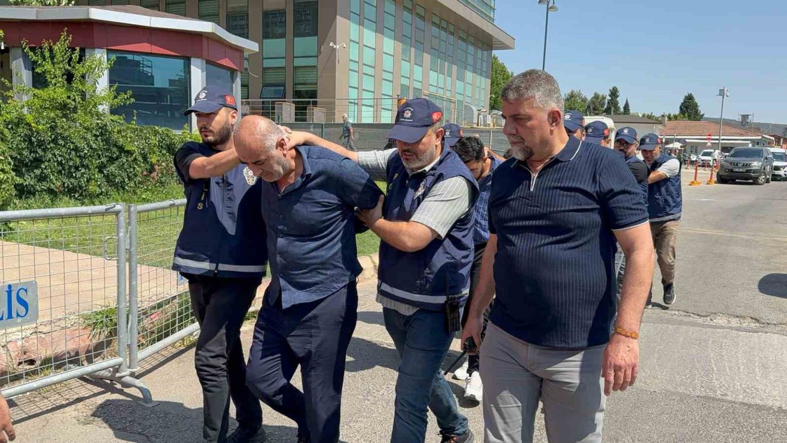 milyonluk-vurguna-yardim-marketin-calisanindan-geldi