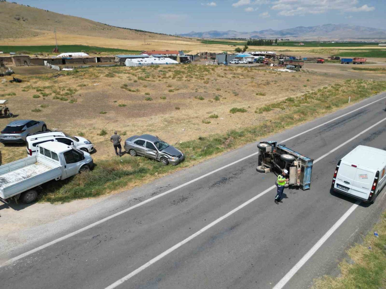 otomobilin-carptigi-patpat-yol-ortasina-devrildi-1-kisi-yaralandi