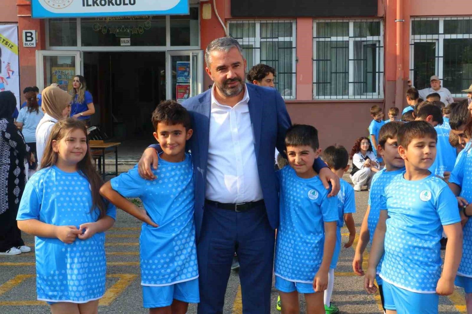 pursaklar-belediyesinden-yaz-spor-okullarina-forma-destegi