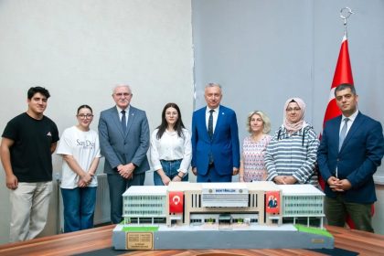 universitenin-maketini-yaptilar