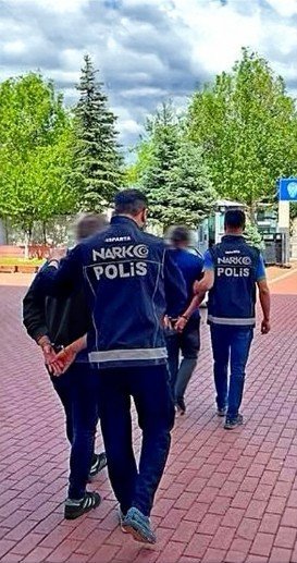 uyusturucu-operasyonunda-gozaltina-alinan-2-kisi-tutuklandi