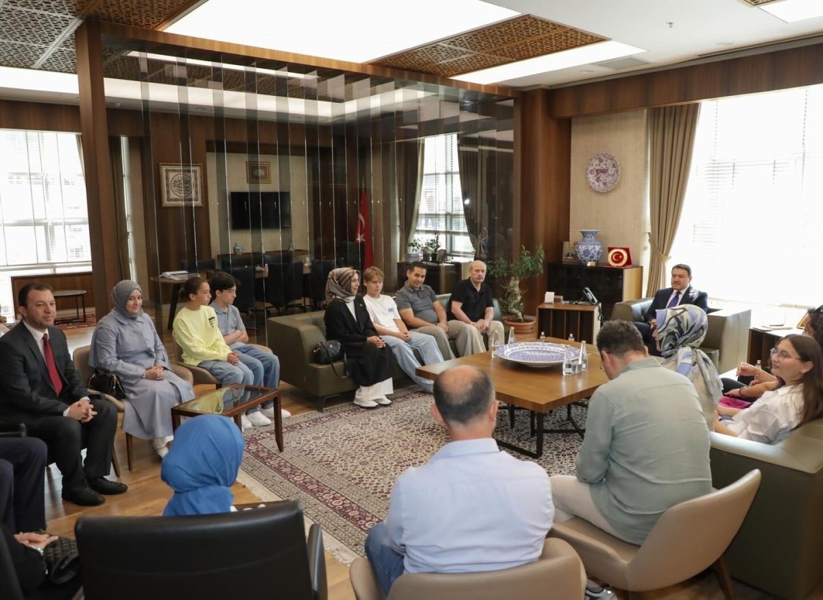vali-musa-isin-lgs-2025-turkiye-birincilerini-makaminda-agirladi