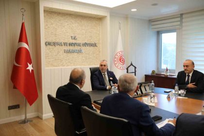 bakan-isikhan-iscilerimize-birinci-alti-ay-icin-yuzde-24-ikinci-ucuncu-ve-dorduncu-alti-aylar-icin-gerceklesen-enflasyon-oranini-teklif-ediyoruz