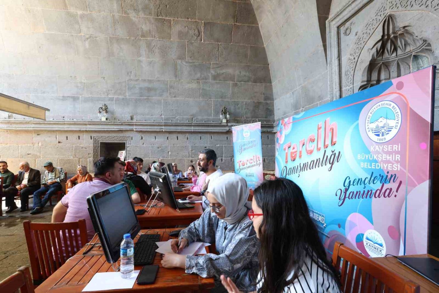 buyuksehirin-lgs-tercih-danismanligi-hizmeti-yogun-ilgi-goruyor