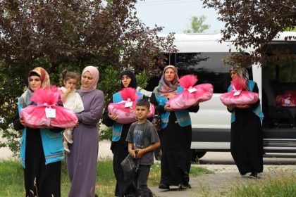 erzincanda-hayirsever-ve-gonullulerin-hazirladiklari-ceyiz-setleri-nisanli-kizlara-ulastirildi