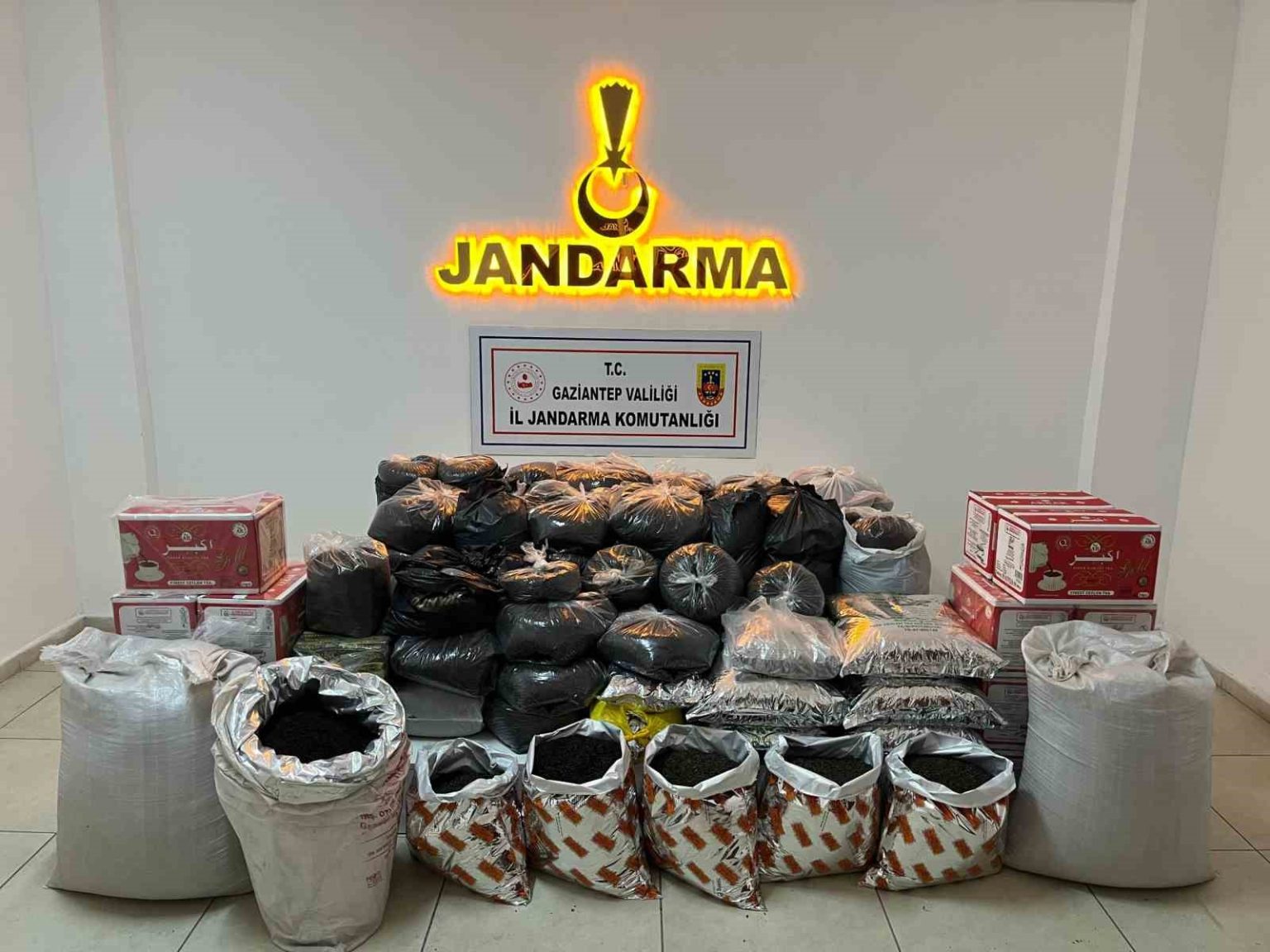 gaziantepte-300-kilo-kacak-cay-ele-gecirildi