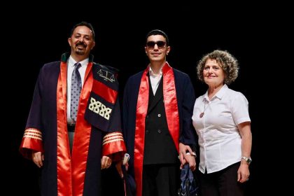 gorme-engelli-genc-hukuk-fakultesini-basariyla-bitirdi