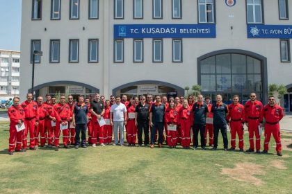 kusadasi-arama-kurtarma-ekibi-egitimlerini-tamamladi