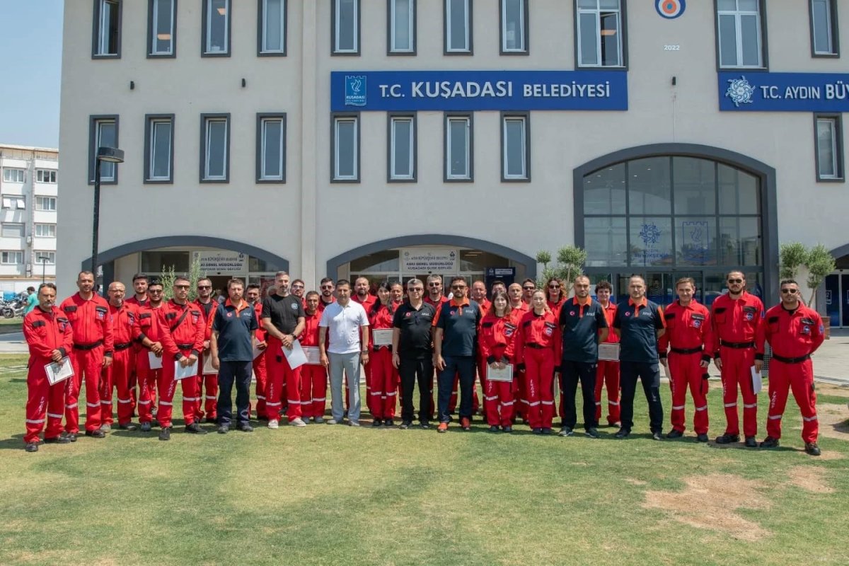 kusadasi-arama-kurtarma-ekibi-egitimlerini-tamamladi
