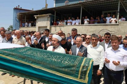 mhp-il-baskani-burhan-mucurun-aci-gunu-annesi-dualarla-son-yolculuguna-ugurlandi