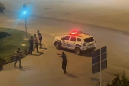 musta-silahli-ve-sopali-kavga-kamerada-polis-havaya-ates-acti