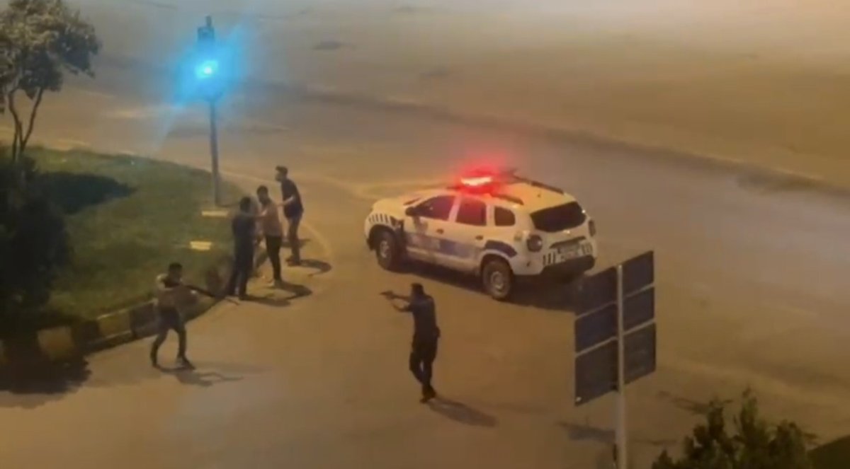 musta-silahli-ve-sopali-kavga-kamerada-polis-havaya-ates-acti