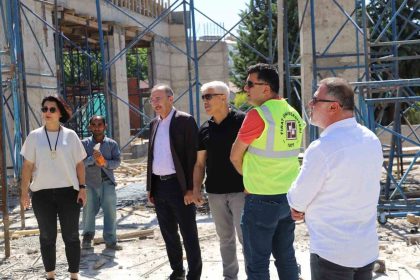 rektor-goktas-merkezi-amfi-insaatinda-incelemelerde-bulundu