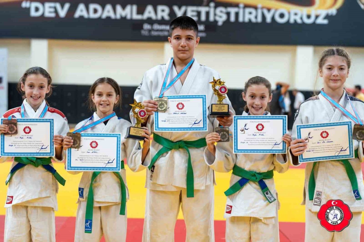 salihlili-judocular-erel-ve-madan-mardinde-sampiyon-oldu