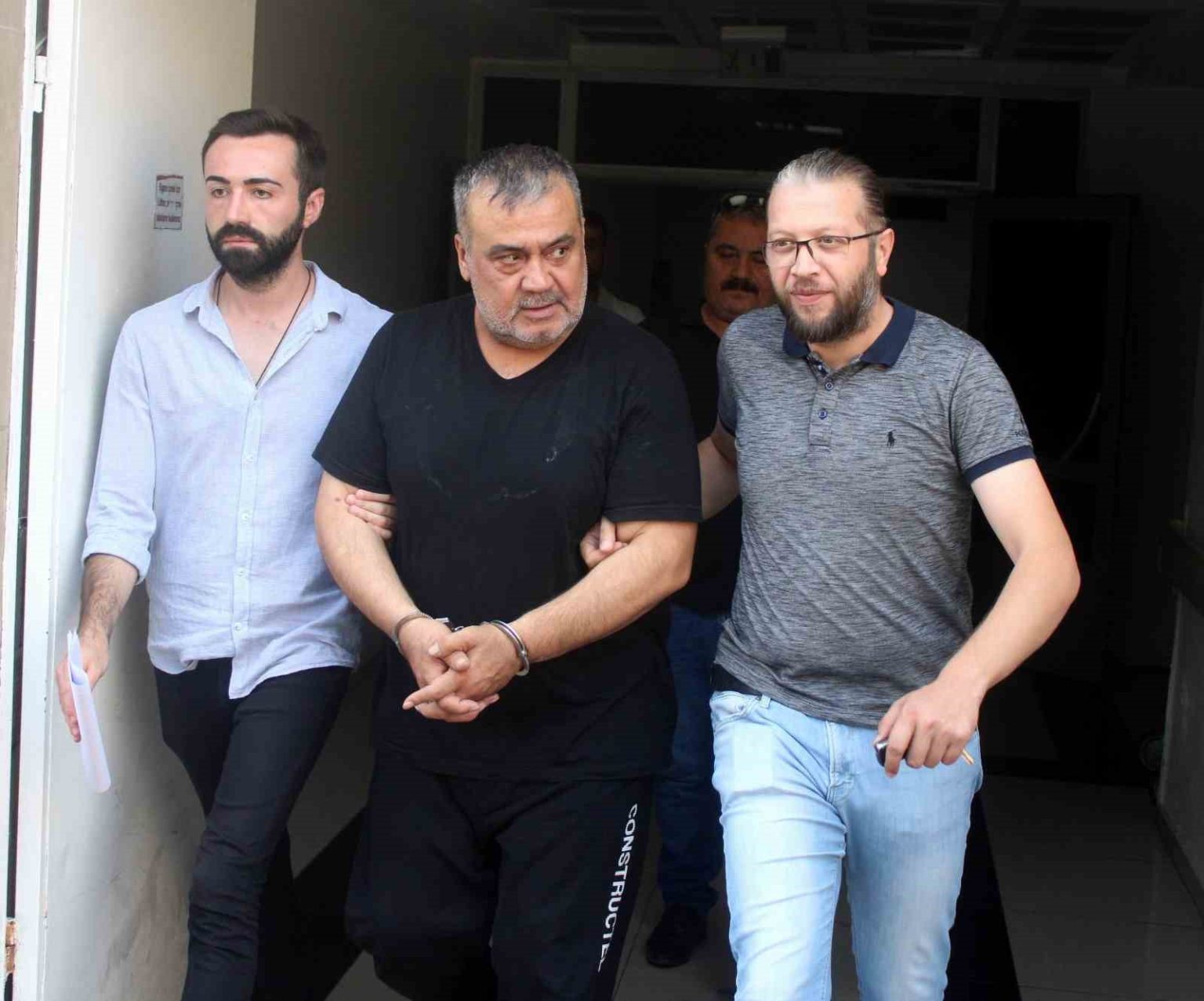 sarkici-metin-isik-yeniden-yargilandi