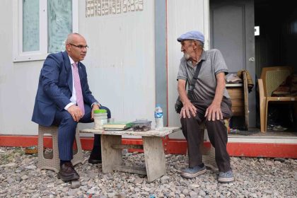 sevdigini-60-yildir-bekleyen-memis-dayi-vali-kocu-duygulandirdi